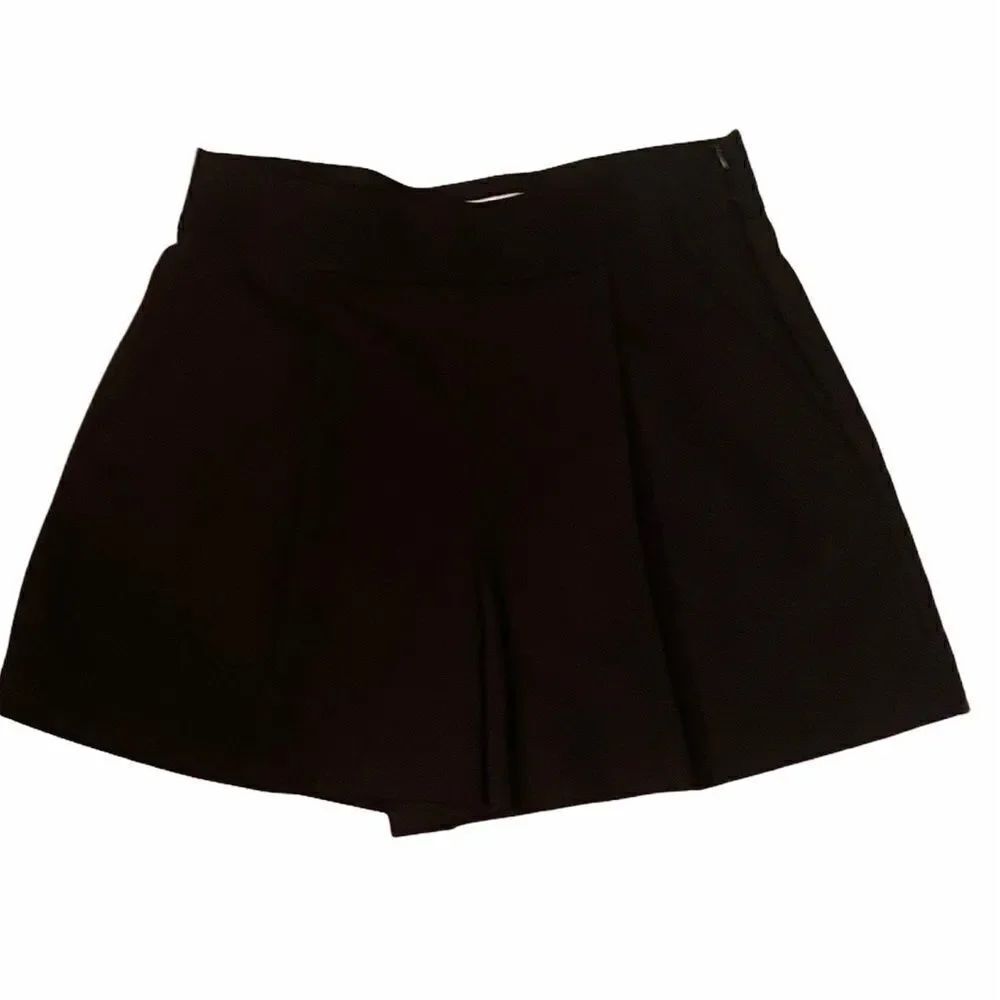 Zara  Black Shorts Size Small Pleated